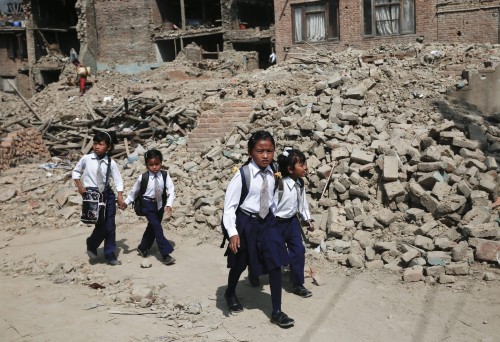 Kinderen in Nepal gaan weer naar school