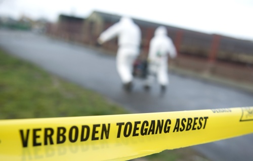 Agenten onbeschermd ingezet bij asbestbrand