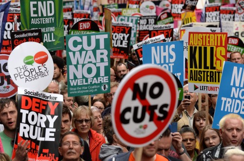 Brits protest tegen bezuinigingen