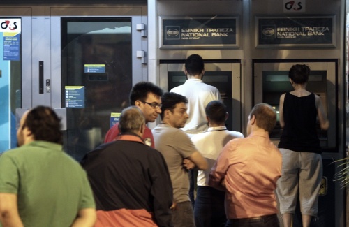 'Al honderden Griekse geldautomaten leeg'