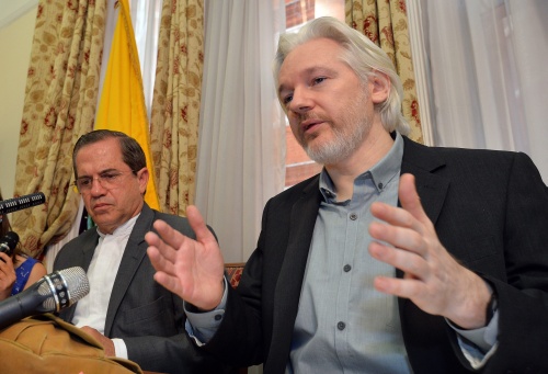 Julian Assange vraagt asiel in Frankrijk