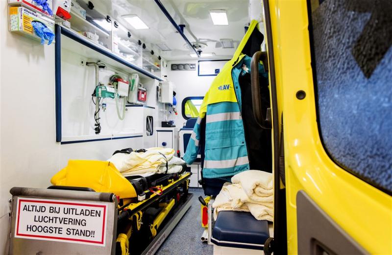 Leden CNV tegen cao ambulancezorg