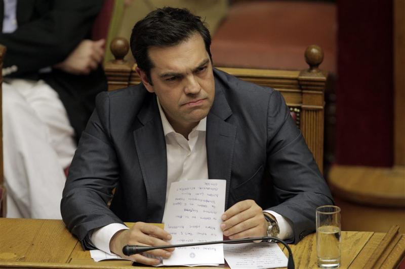 Tsipras ontdoet zich van ministers
