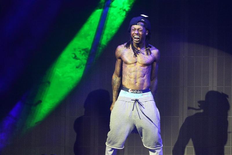 'Lil Wayne uit vliegtuig gezet vanwege joint'