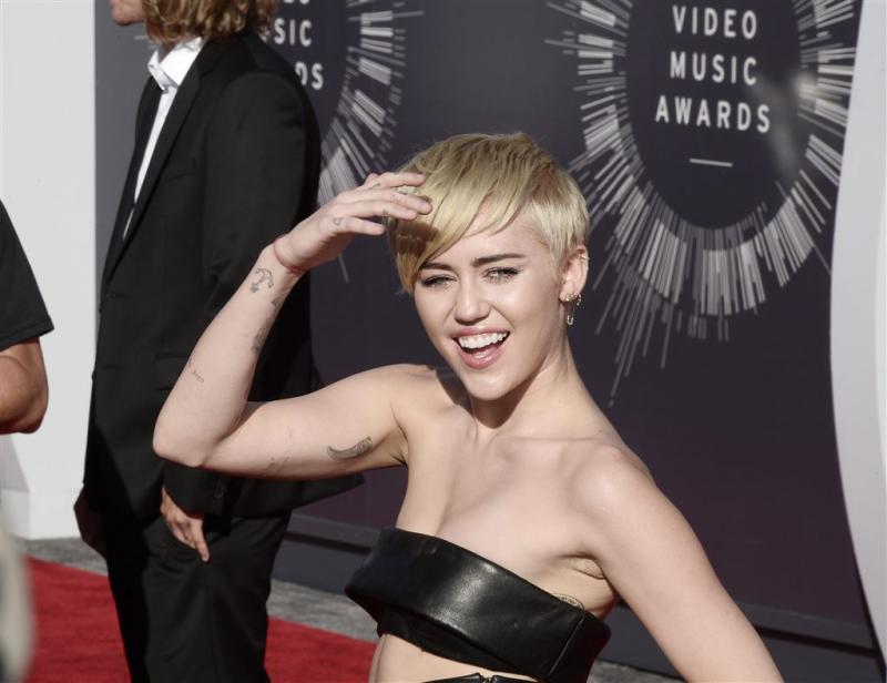 Miley Cyrus presenteert MTV Awards