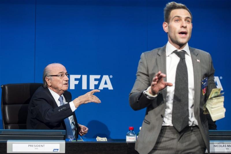 FIFA klaagt Britse komiek aan