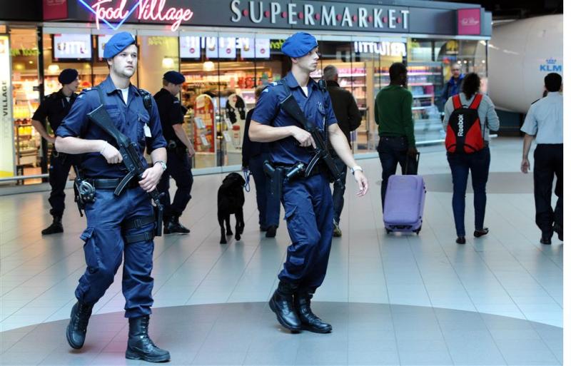 'IS-dreiger' aangehouden op Schiphol