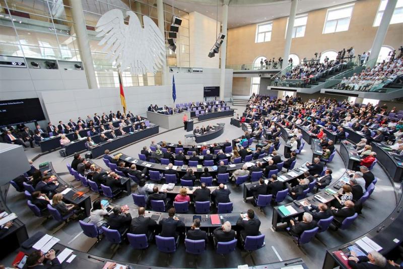 Duits parlement  schakelt computers even uit