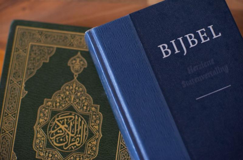 Religieuzen lezen hele bijbel voor