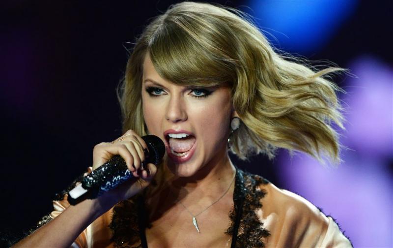 Taylor Swift schrikt van fan tijdens concert