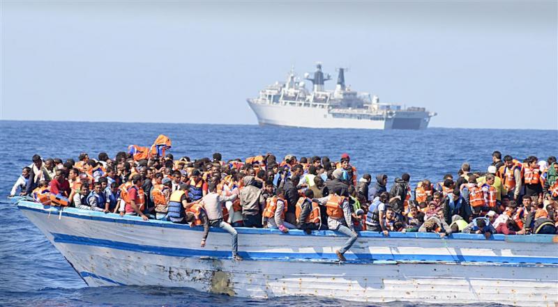 373 vluchtelingen uit zee gered