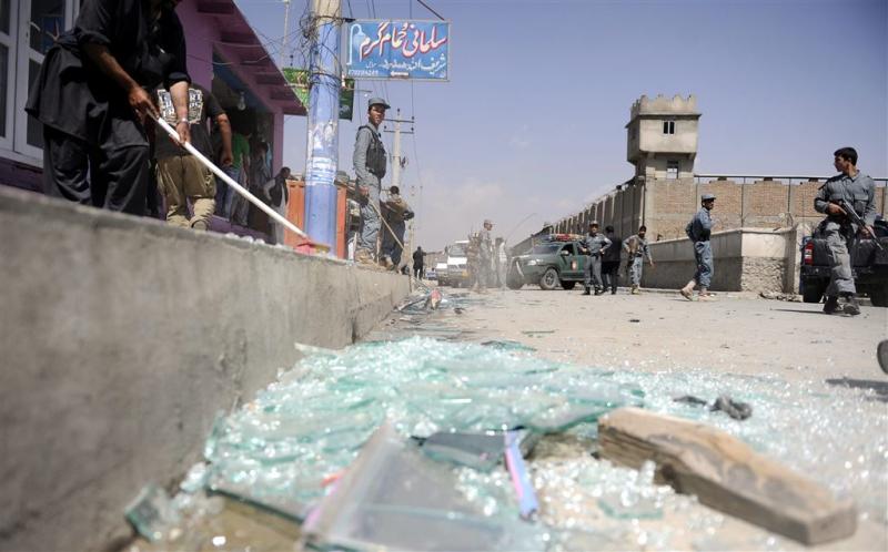 Bomaanslag bij vliegveld Kabul