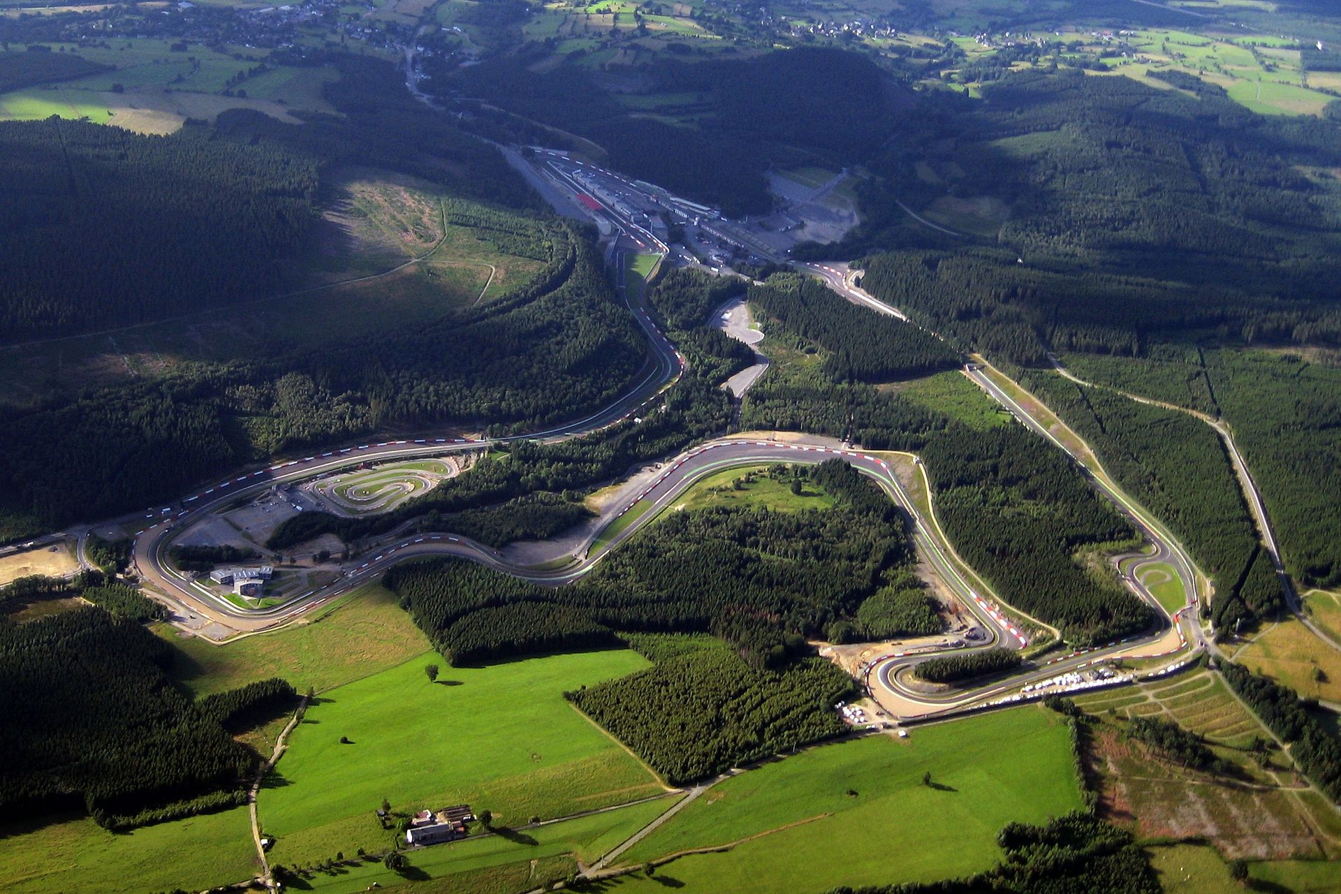 Luchtfoto Spa-Francorchamps (Bron: Wikimedia)