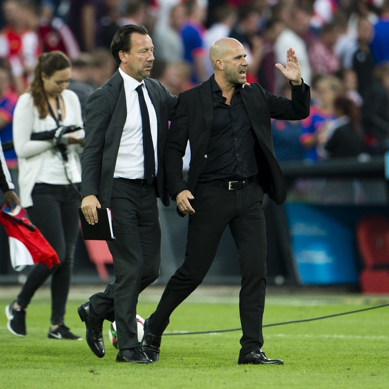 De boze Bosz na afloop van de wedstrijd samen met Feyenoord-assistent trainer Van Gastel (Pro Shots/Jasper Ruhe)