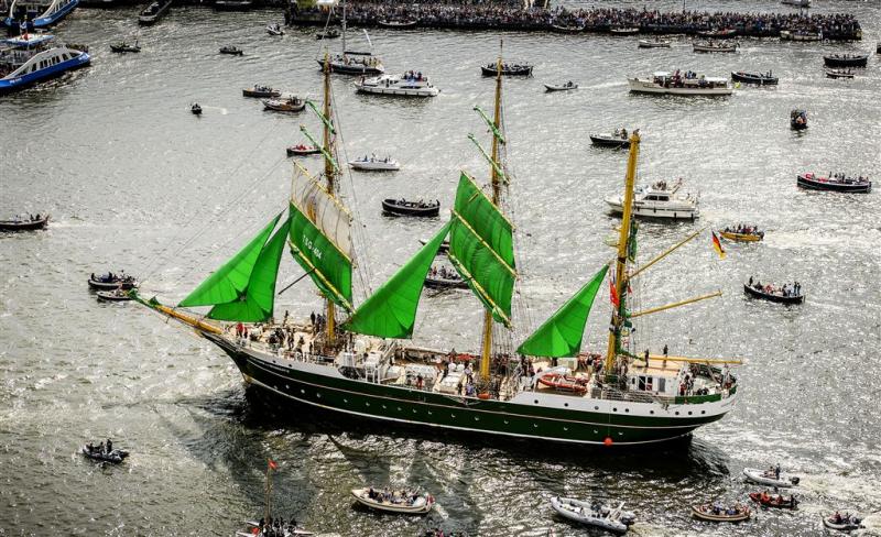 Tall ships verlaten Amsterdam