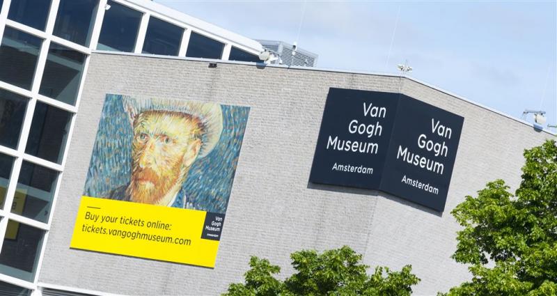 Zonnebloemenlabyrint bij entree Van Gogh