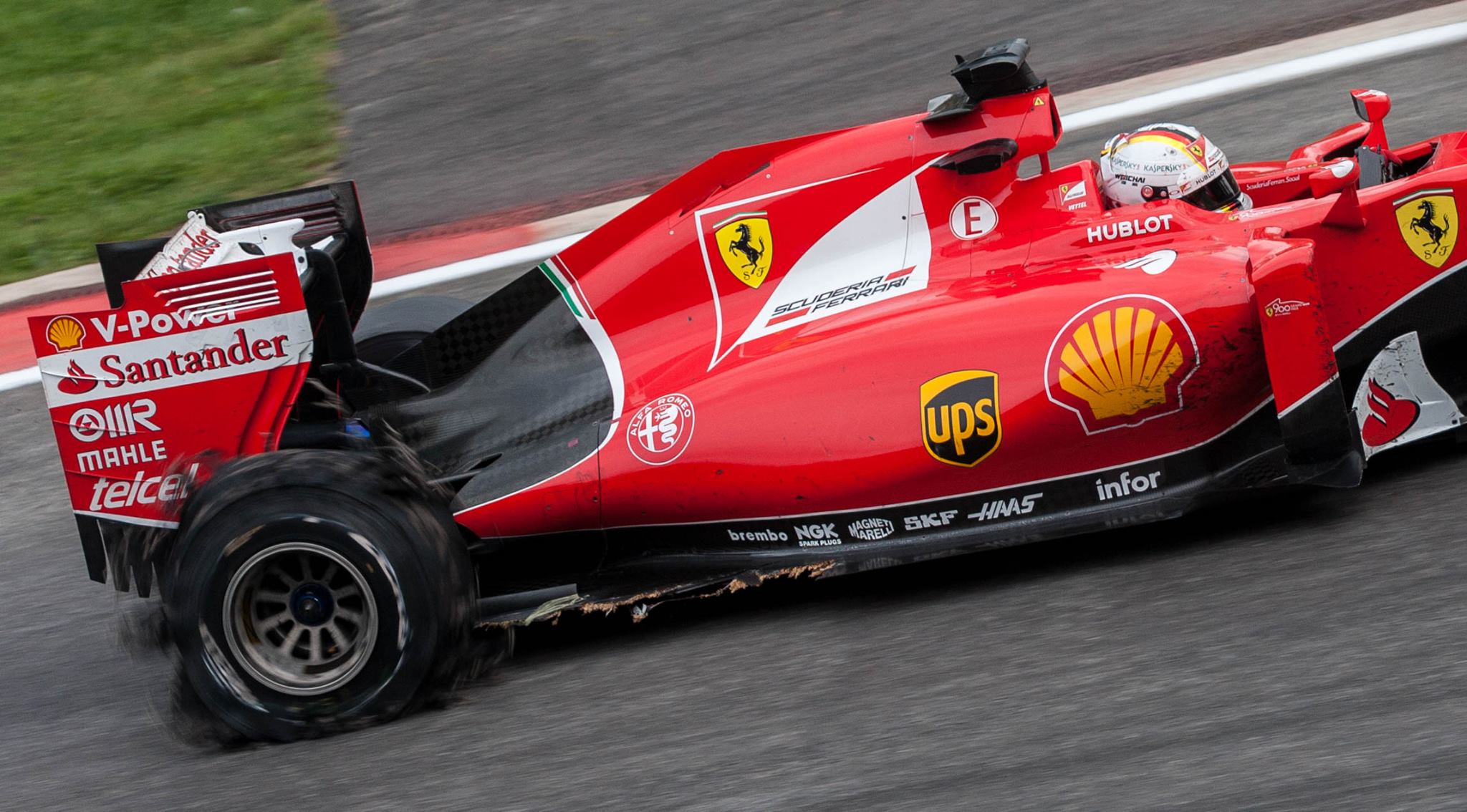Door een lekke band verloor Vettel de derde plek (Foto: FOK!/CloseToTheEdge)
