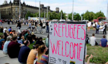 Welkomstmars voor vluchtelingen in Duitsland (Twitter) (Foto: Twitter)