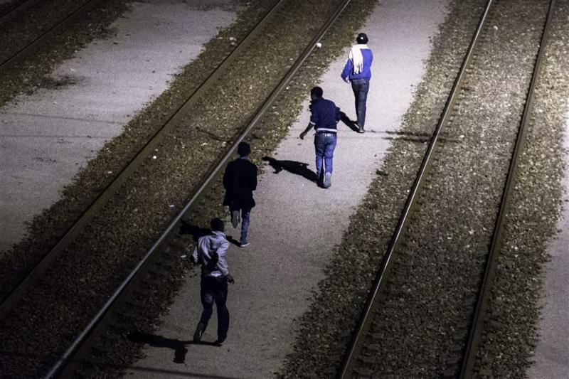 Franse premier Valls bij migranten in Calais