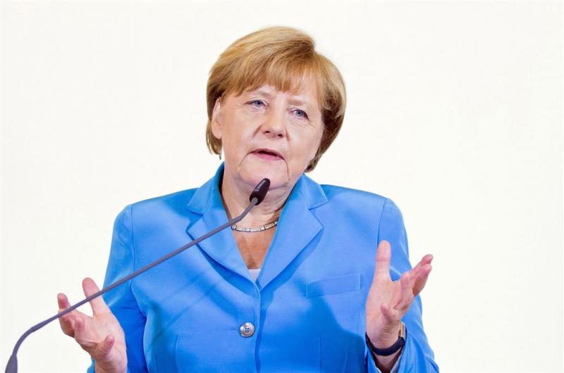 Merkel waarschuwt belagers vluchtelingen