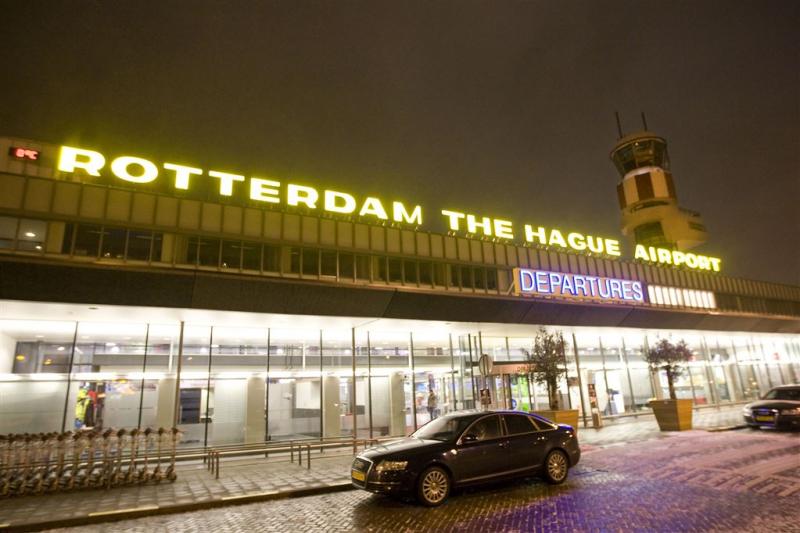 Noodlanding vliegtuigje luchthaven Rotterdam