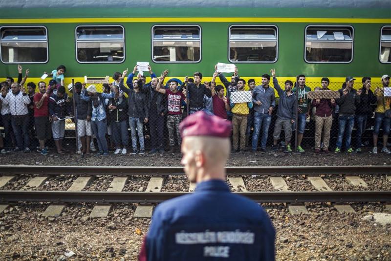 Vluchtelingen alsnog uit trein Bicske