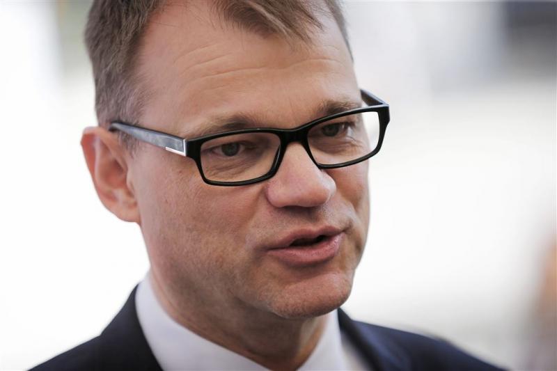 Finse premier haalt asielzoekers in huis