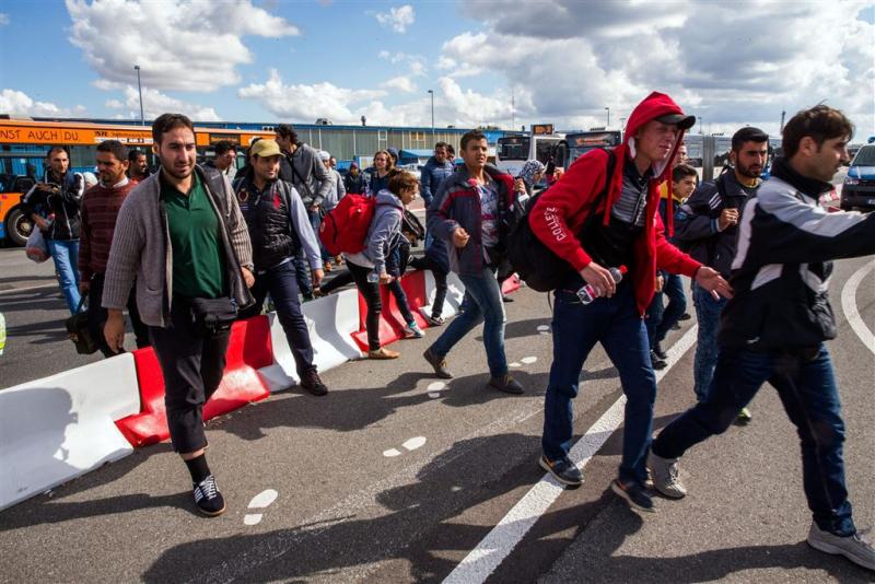 Weer honderden vluchtelingen naar Zweden
