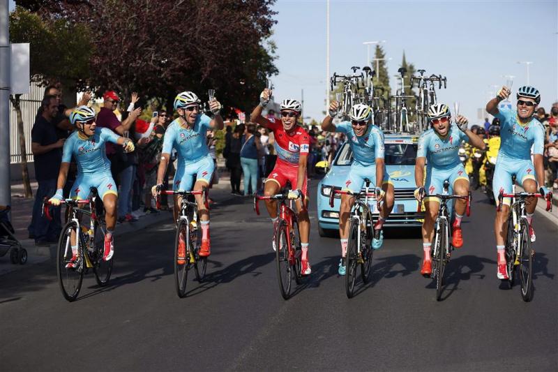 Aru wint Vuelta, slotrit voor Degenkolb