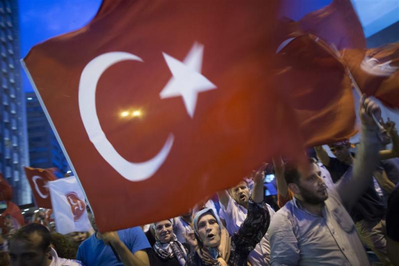 Turken betogen in Rotterdam tegen PKK
