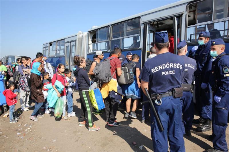 'Vluchteling moet in Servië asiel aanvragen'