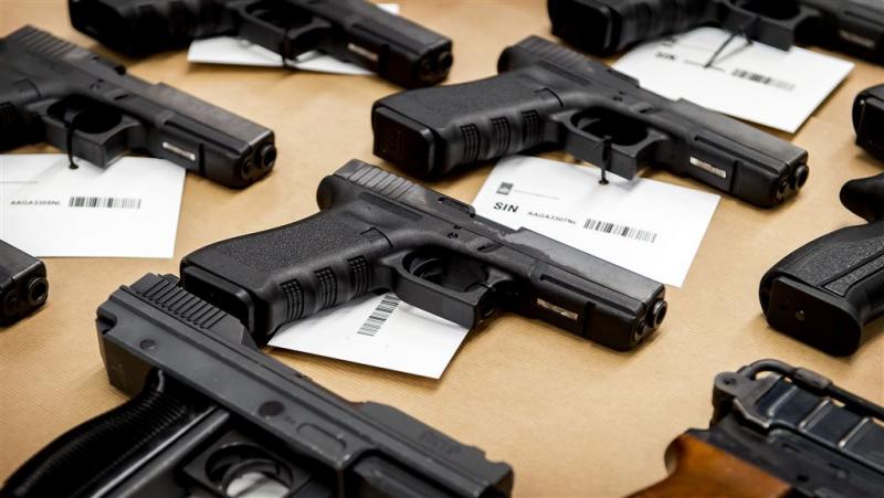 Politie vindt al ruim 300 wapens in Amsterdam