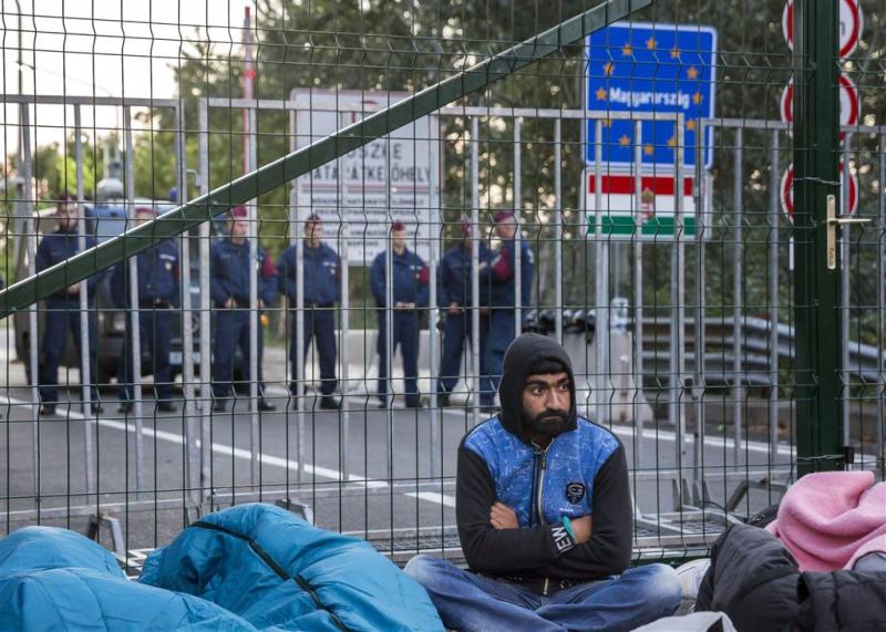 Hongaarse politie pakt vluchtelingen op