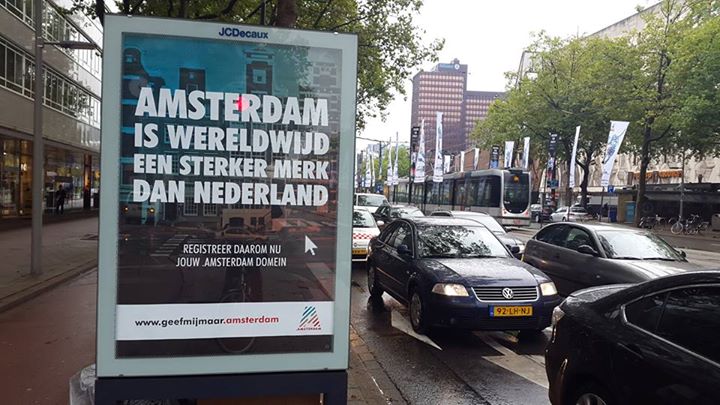 Amsterdam-bord zorgt voor ophef in Rotterdam (Foto: RTV Rijnmond) 