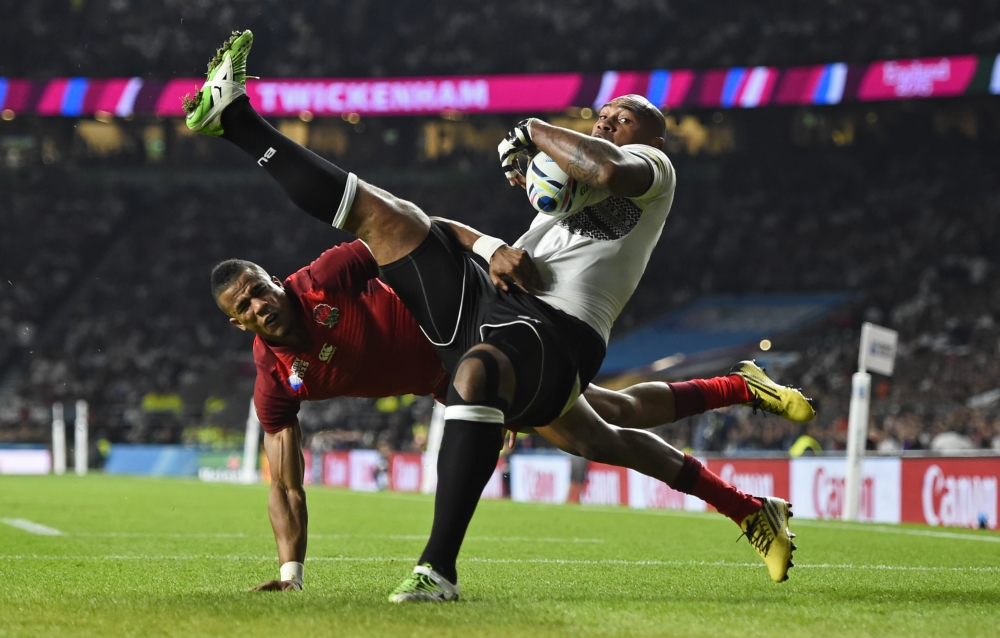 Nemani Nadolo zorgt voor een schitterende try van Fiji, wat ook de enige try van de eilandbewoners zou blijven (PRO SHOTS/Action Images)