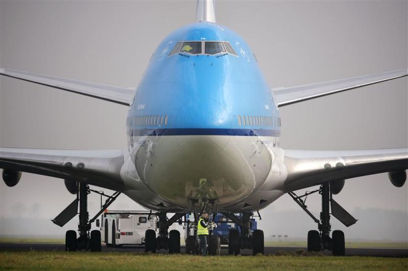 KLM-toestel raakt bij taxiën SLM-vliegtuig