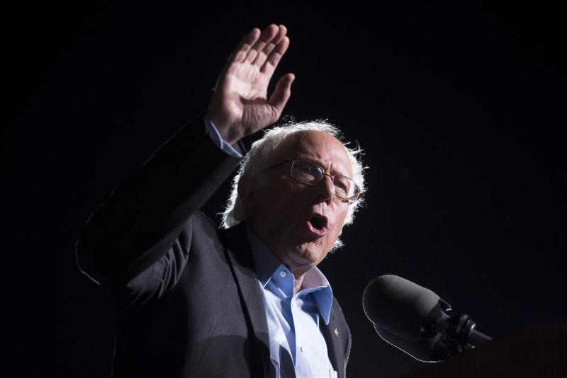Sanders loopt financieel in op rivaal Clinton