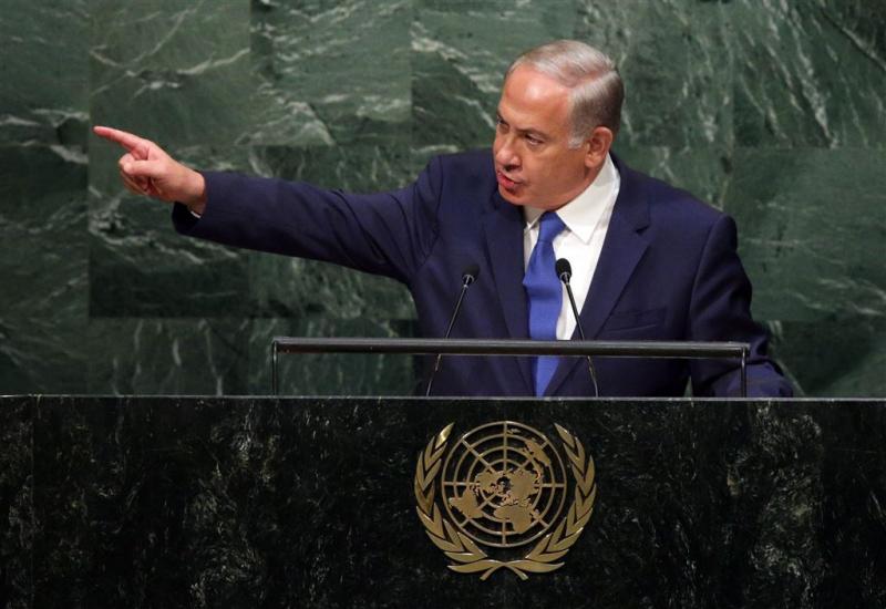 Netanyahu beschuldigt iedereen