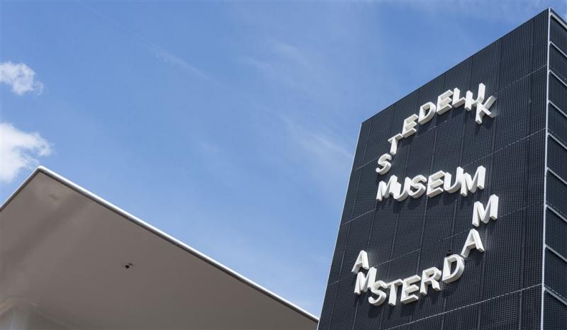 Stedelijk Museum zoekt stripteasedansers