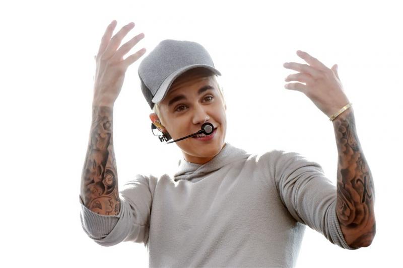 Justin Bieber laat albumtitel tatoeëren