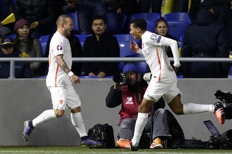 Oranje wint met 2-1 bij Kazachstan