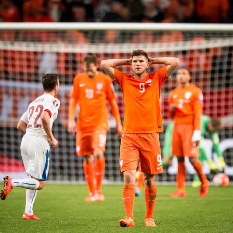 Huntelaar baalde na afloop van de uitschakeling van Oranje (Pro Shots/Ronald Bonestroo)