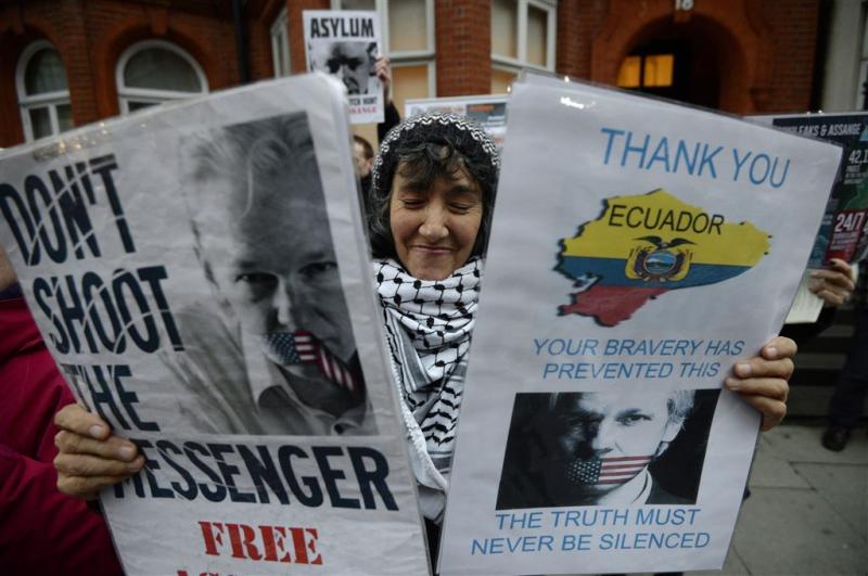 Ecuador: laat Assange naar ziekenhuis gaan