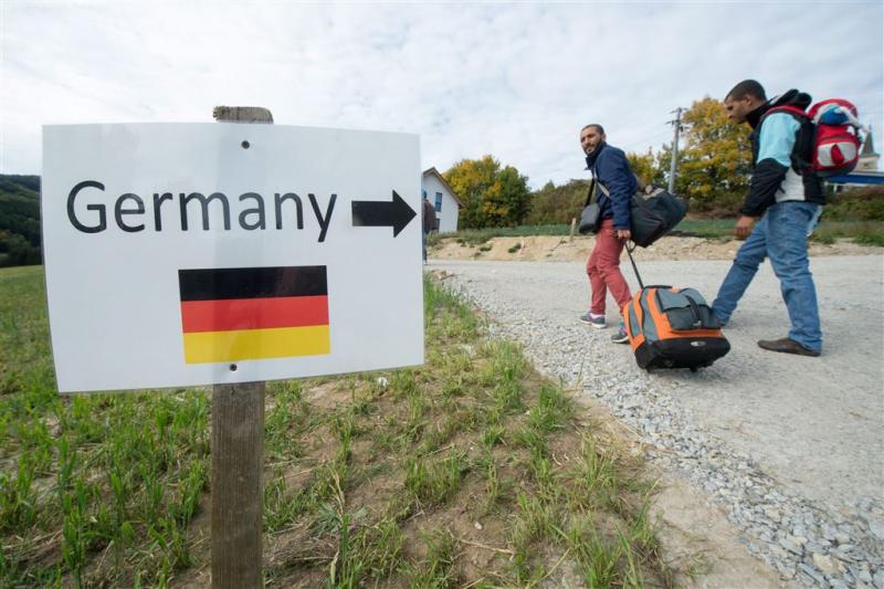 Chef Duitse politievakbond wil muur aan grens