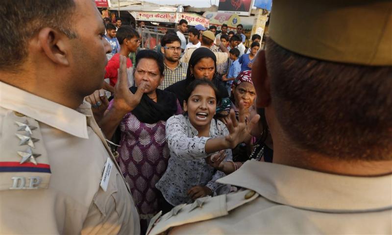 Jongens vast voor verkrachten Indiaas meisje