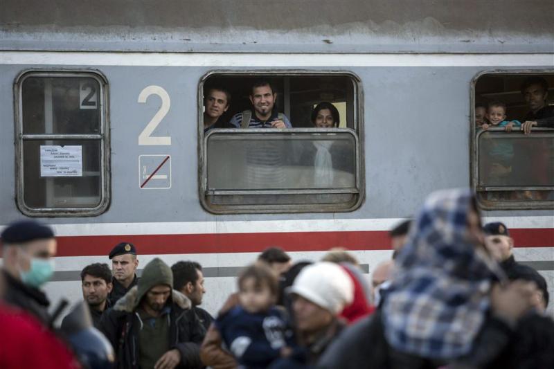 Slovenië houdt trein met vluchtelingen tegen