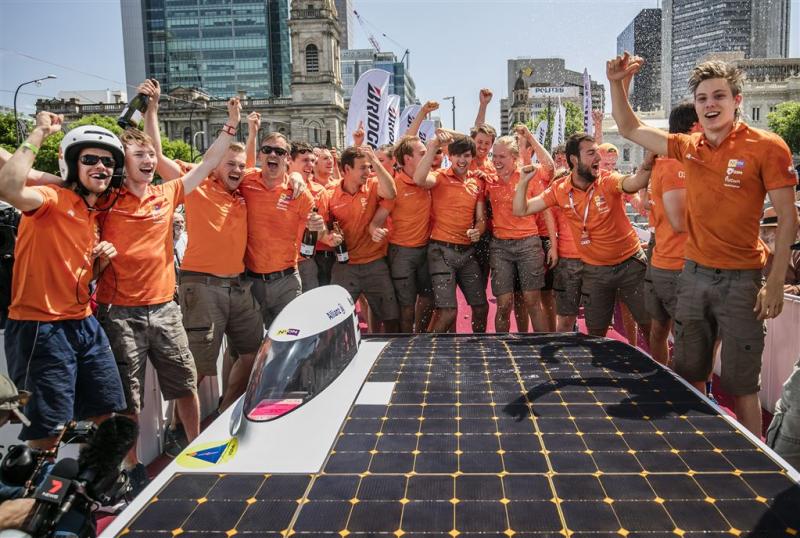 Haagse felicitaties voor zonnewagenteams