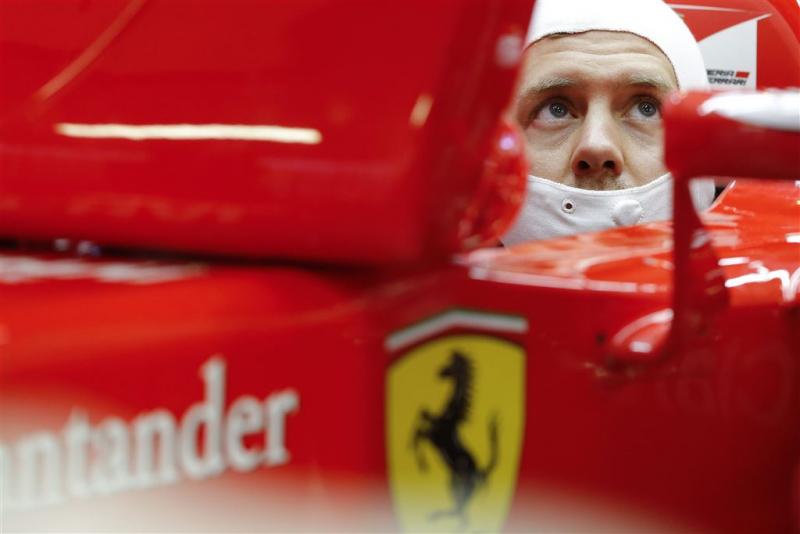 Vettel tien plaatsen terug door nieuwe motor