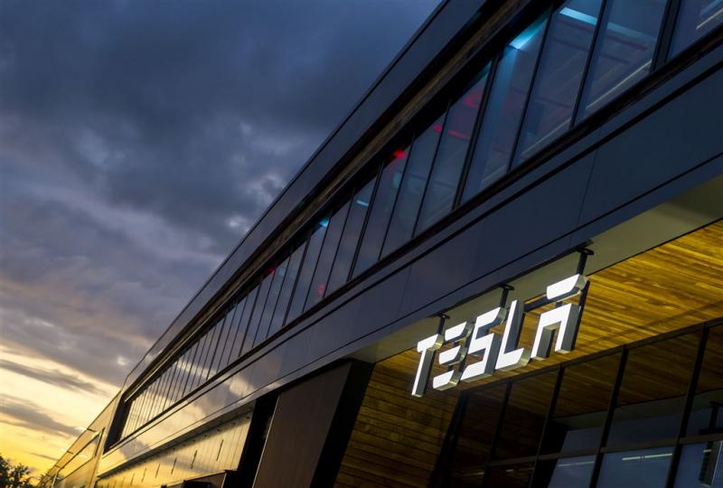 Groen licht voor zelfrijdende software Tesla