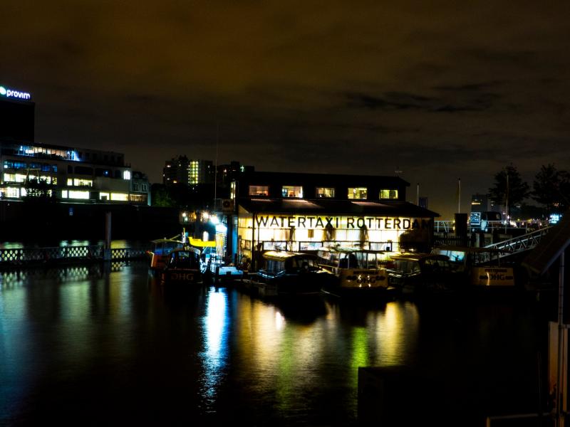 Watertaxi (Rotterdam by night) 